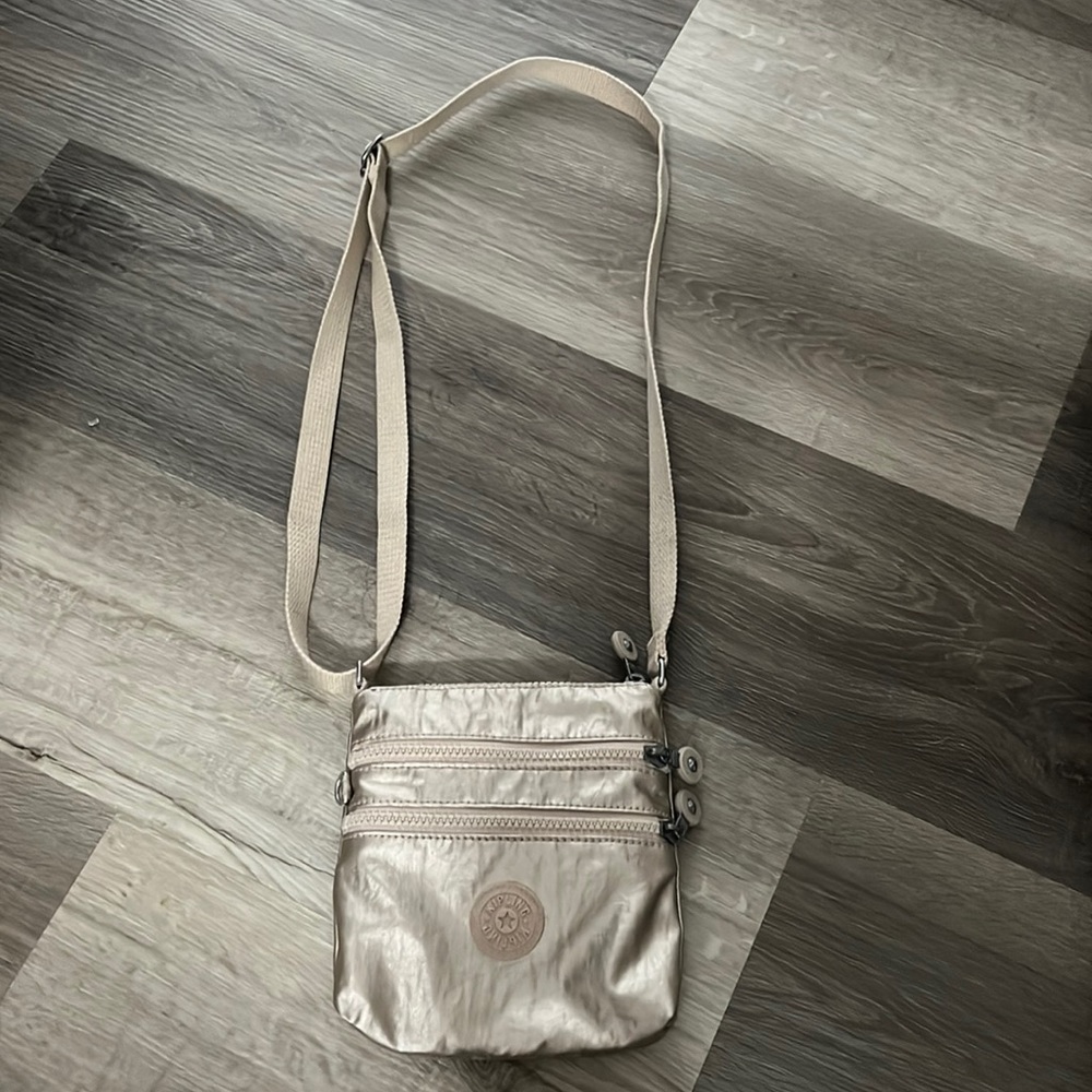 In good shape shoulder bag